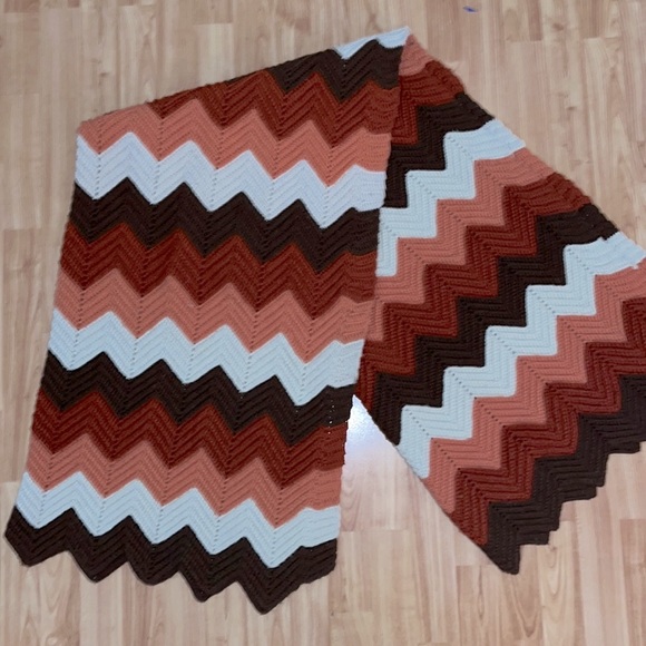 Vintage Throw Hand Knit Chevron Patterned Christmas Afghan Blanket Large - Picture 1 of 2